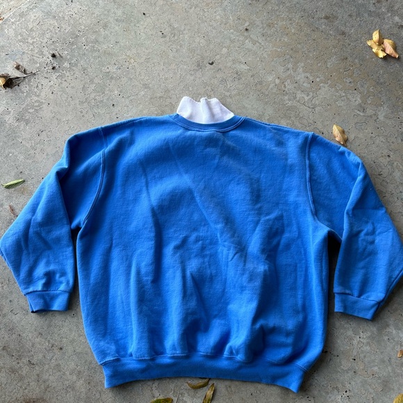 Vintage Embroidered Women’s Winter Crewneck - Picture 3 of 4